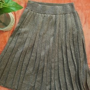Levi's pleated skirt ( New)